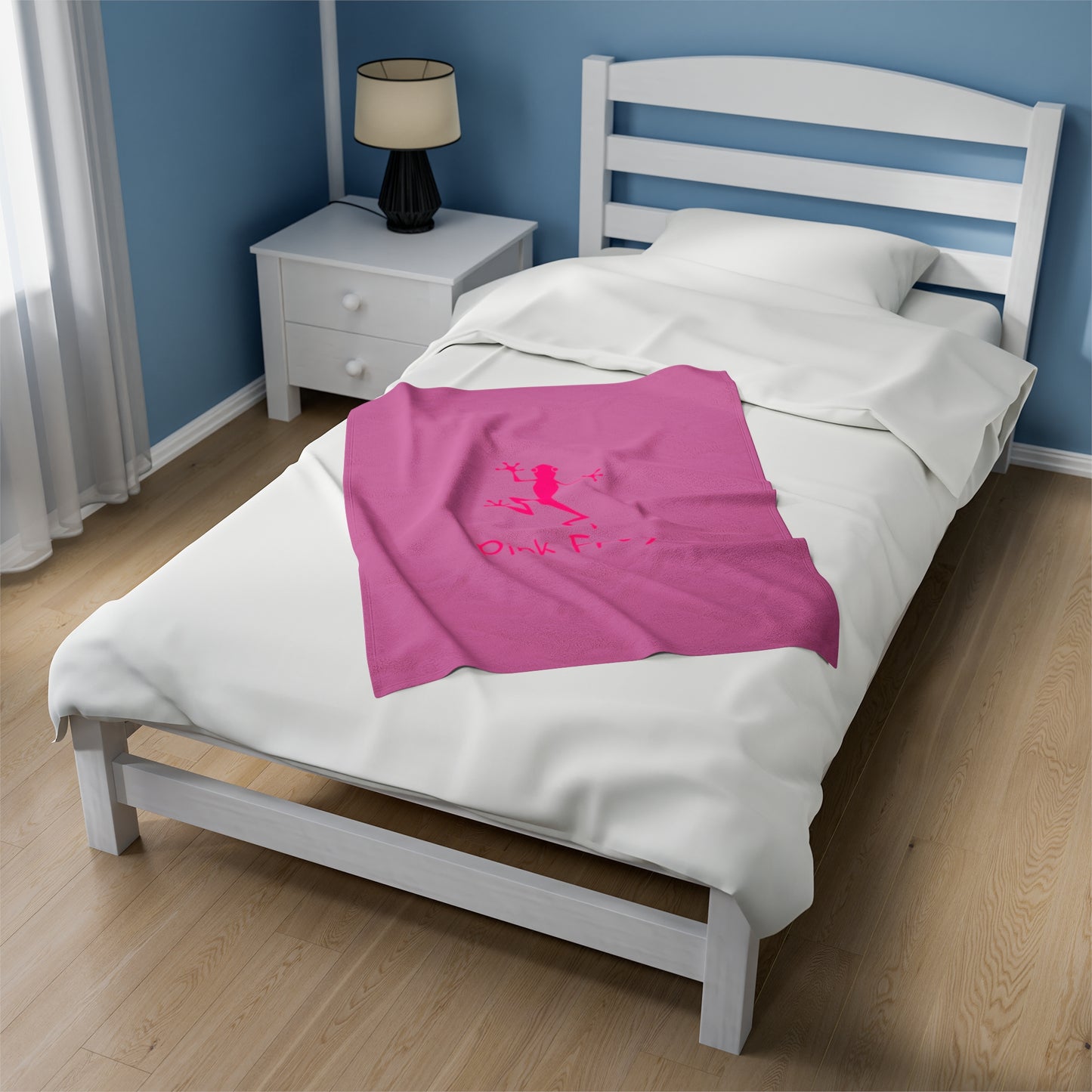 Luxurious Pink Velveteen Plush Blanket: Frogging Comfort